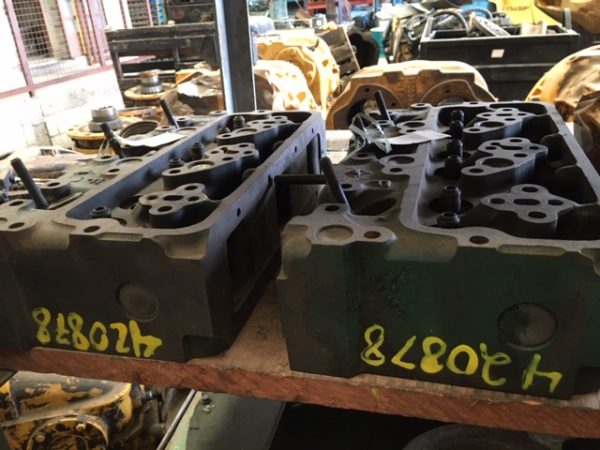 CABEÇOTES MOTOR TD73, APLICAÇÃO L120 C/D  ORIGINAIS USADOS NO ESTADO EM QUE SE ENCONTRA.